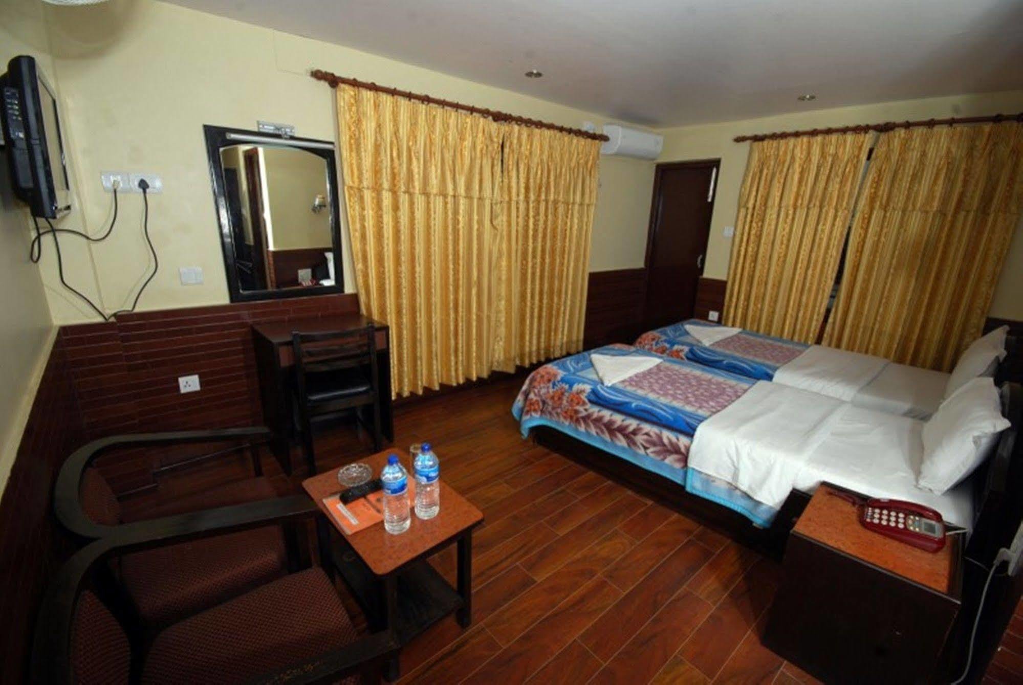 Hotel Trip Покхара Экстерьер фото