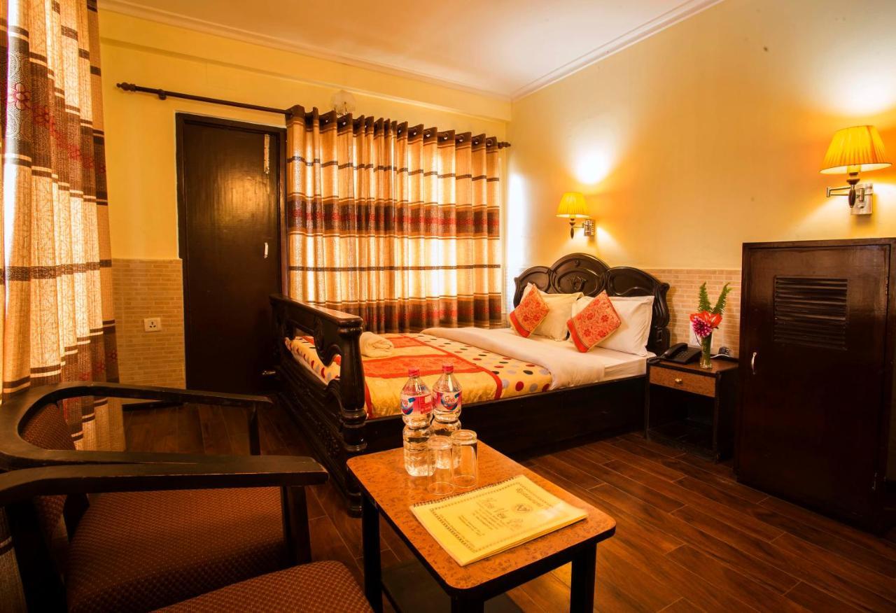Hotel Trip Покхара Экстерьер фото
