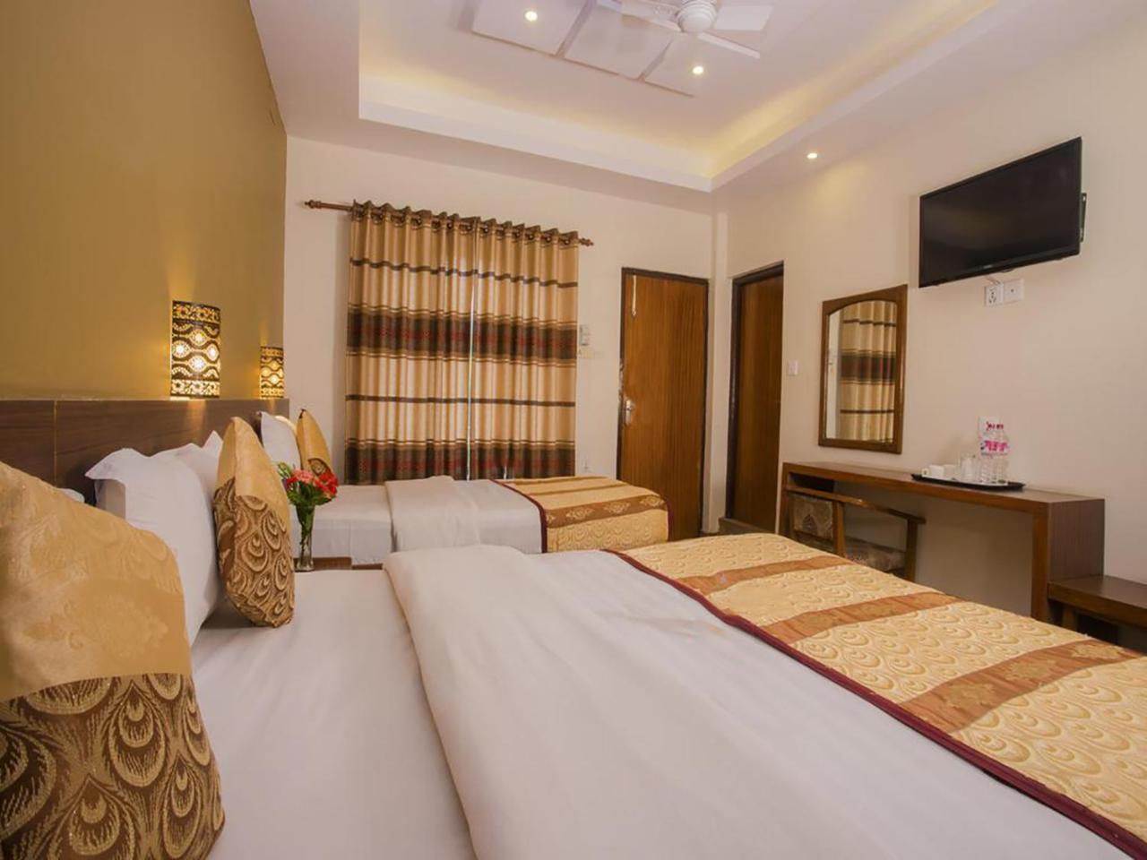 Hotel Trip Покхара Экстерьер фото
